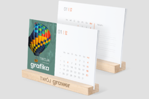 Kalendarz biurkowy na drewnianej podstawce