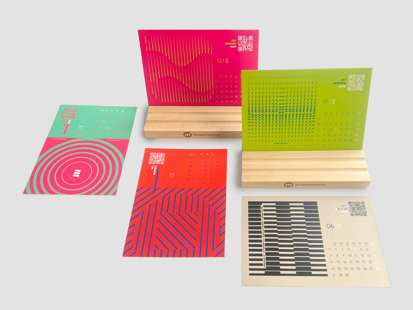 Kalendarz z drewnianą podkładką