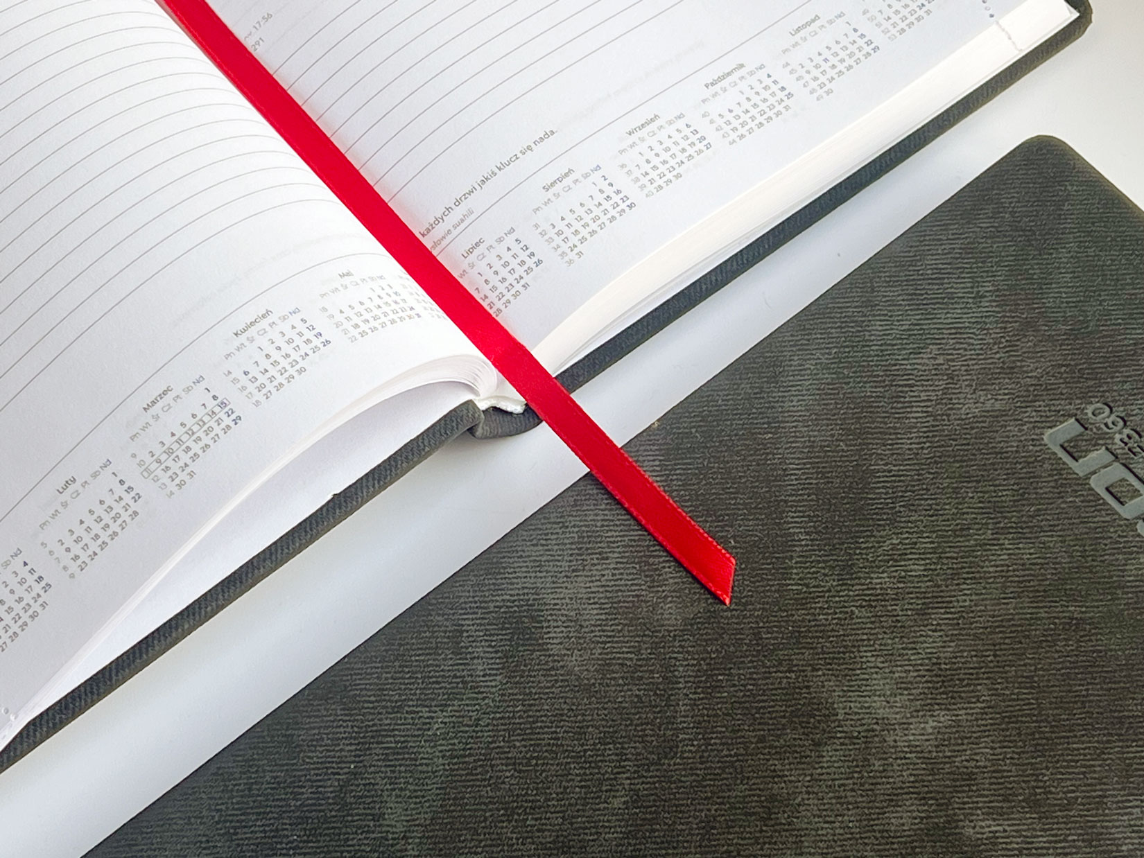 Kalendarze książkowe w oprawie Marella