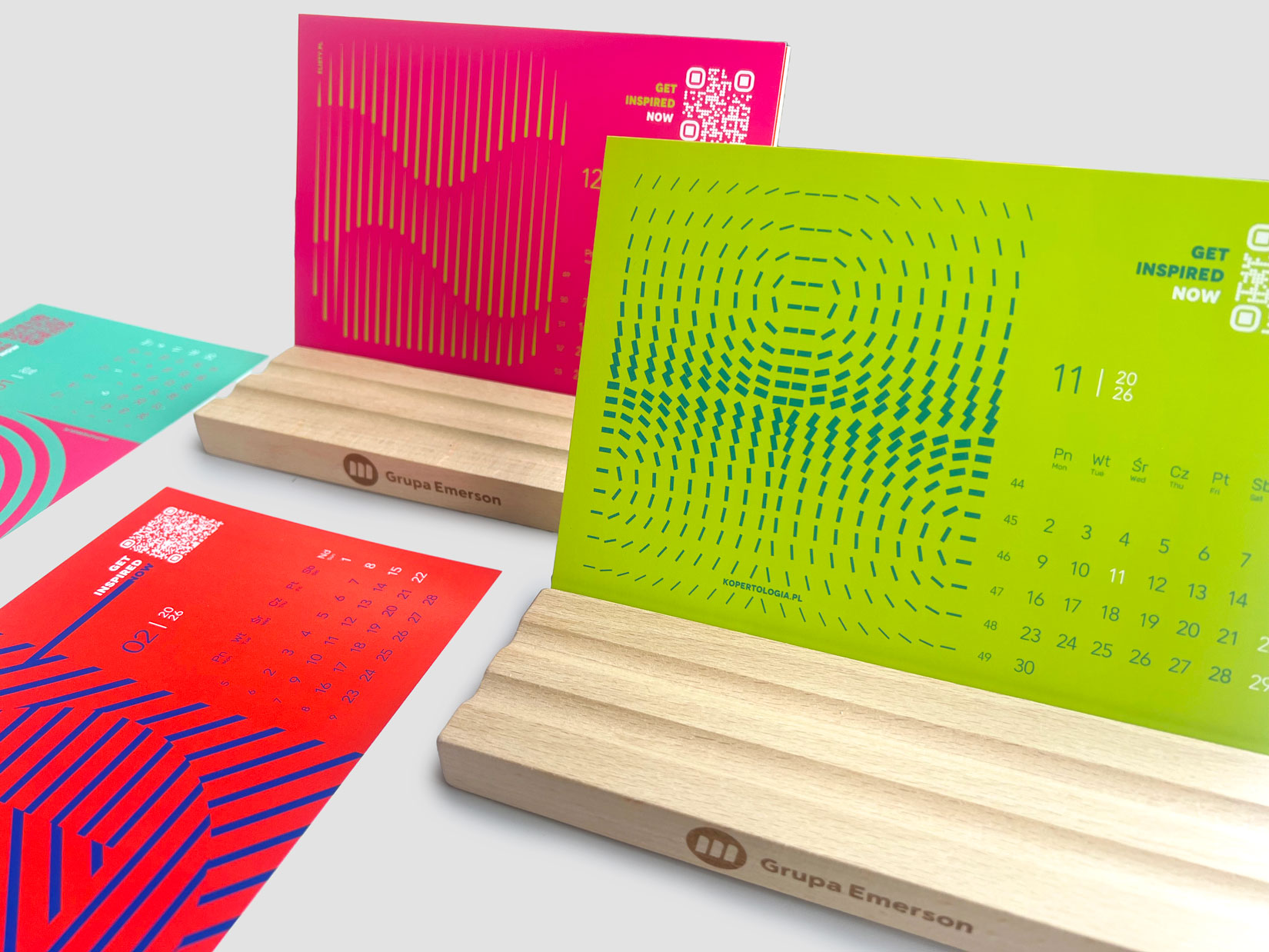 Kalendarz z drewnianą podkładką