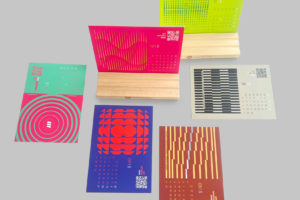 Kalendarz z drewnianą podkładką