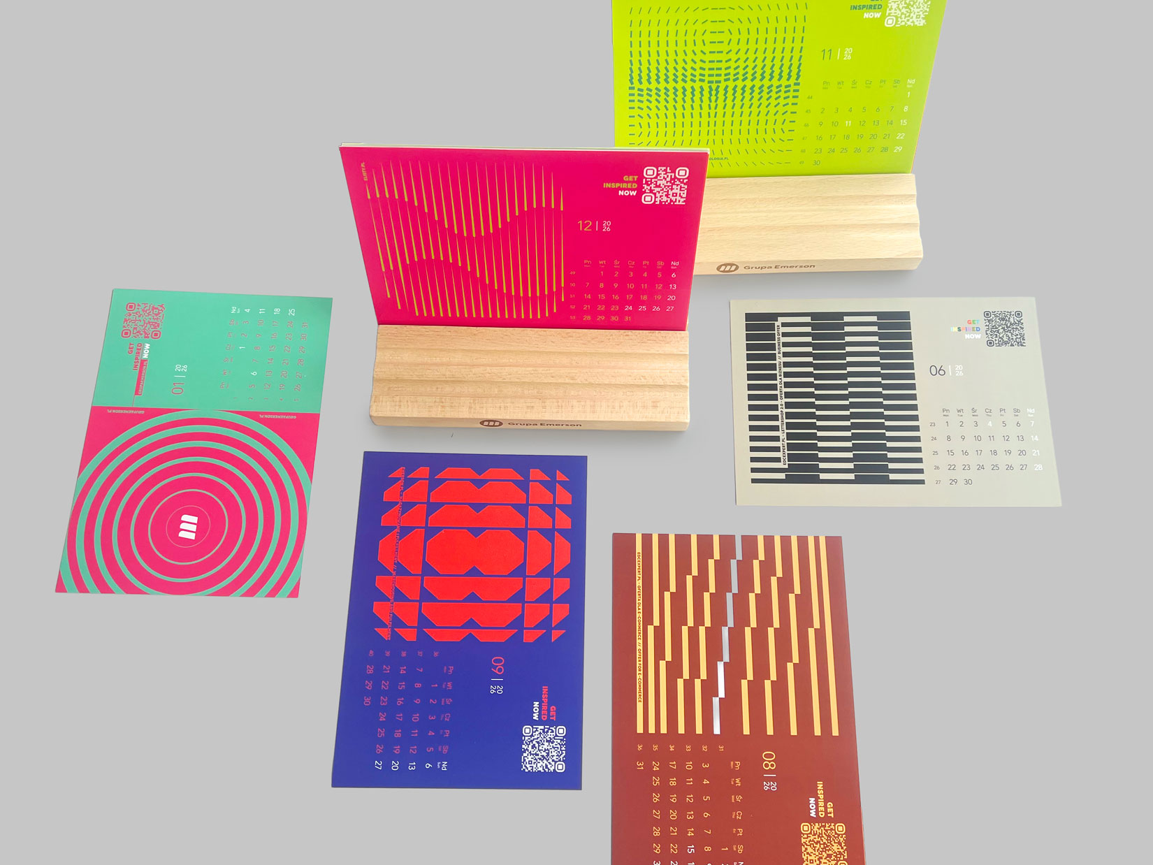 Kalendarz z drewnianą podkładką