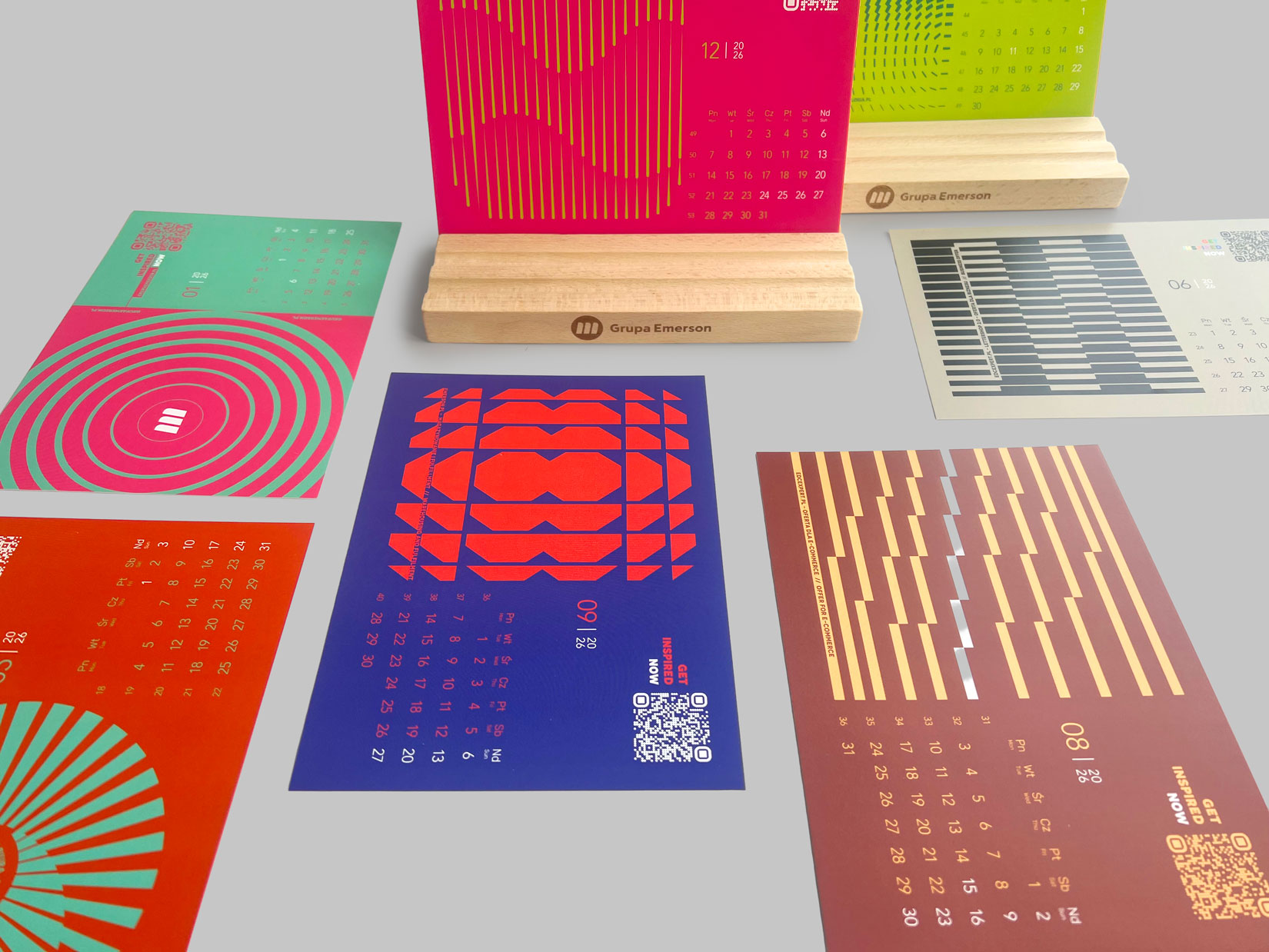 Kalendarz z drewnianą podkładką